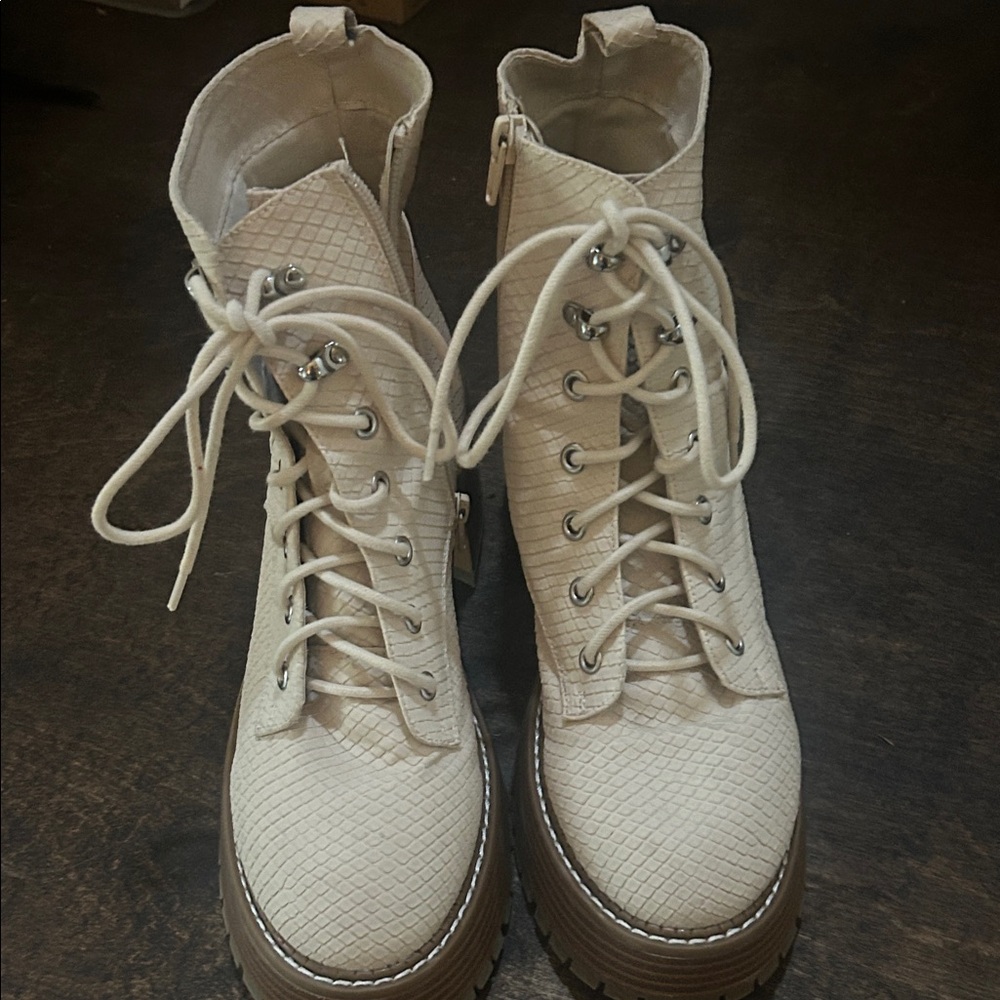Women's Cream Lace-Up Ankle Boots